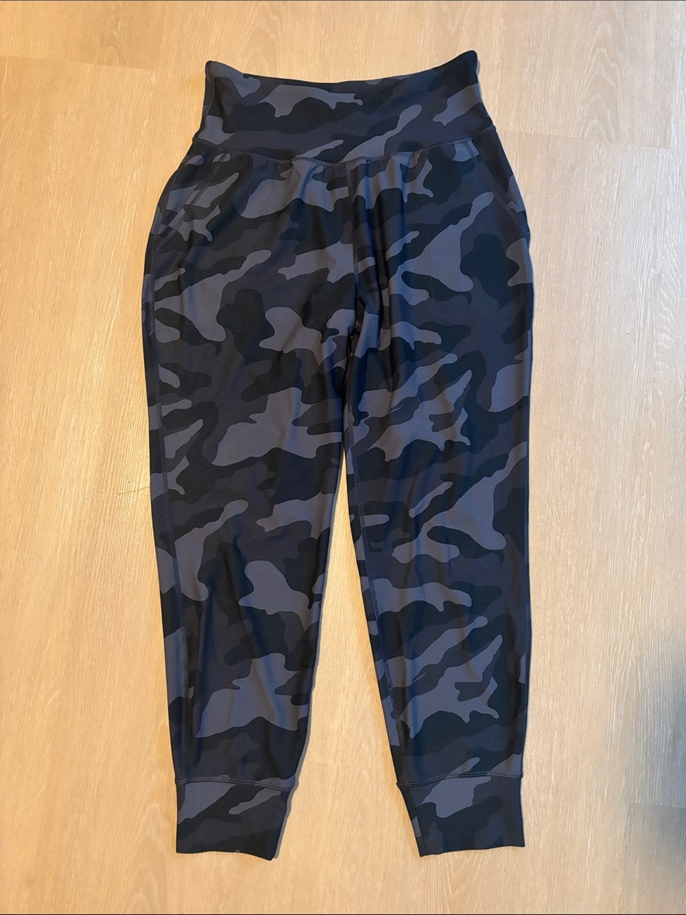 Old Navy Active Powersoft Black & Gray Camo High Rise Joggers size Large